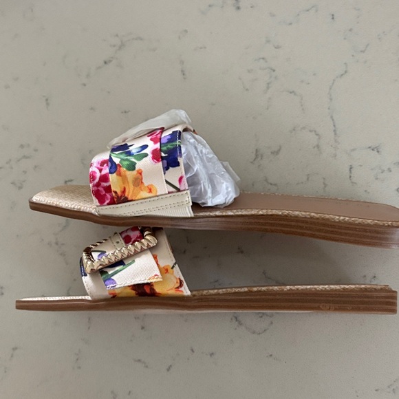 New BCBGeneration Mollie Sandals - Picture 5 of 9